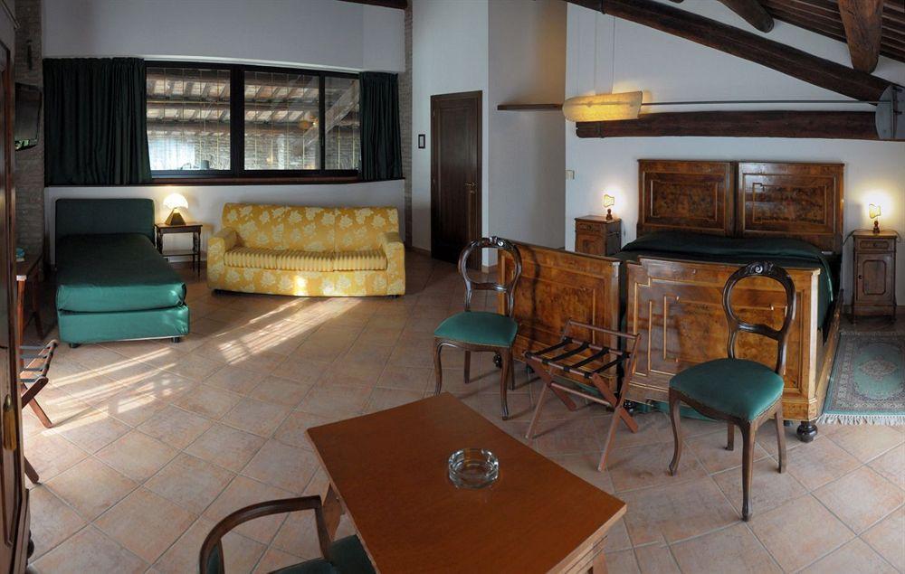 Agriturismo-R&B Corte Dei Gioghi فيرّارا المظهر الخارجي الصورة