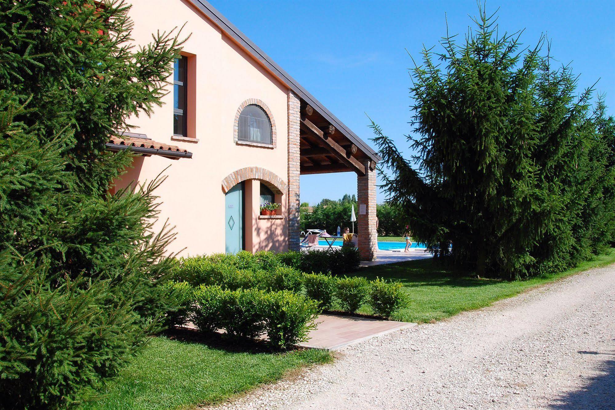 Agriturismo-R&B Corte Dei Gioghi فيرّارا المظهر الخارجي الصورة