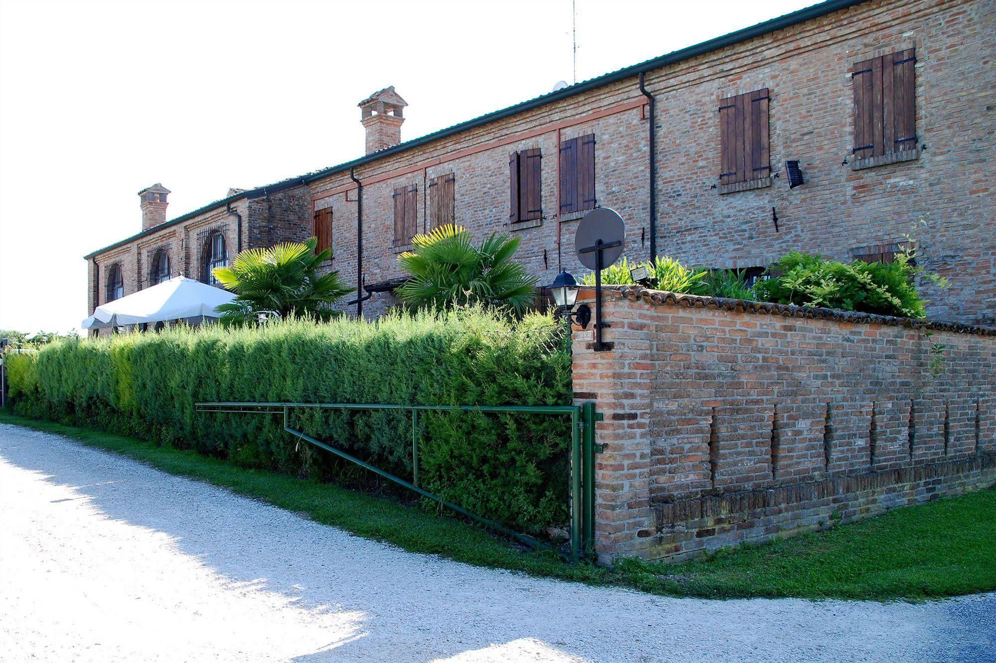 Agriturismo-R&B Corte Dei Gioghi فيرّارا المظهر الخارجي الصورة