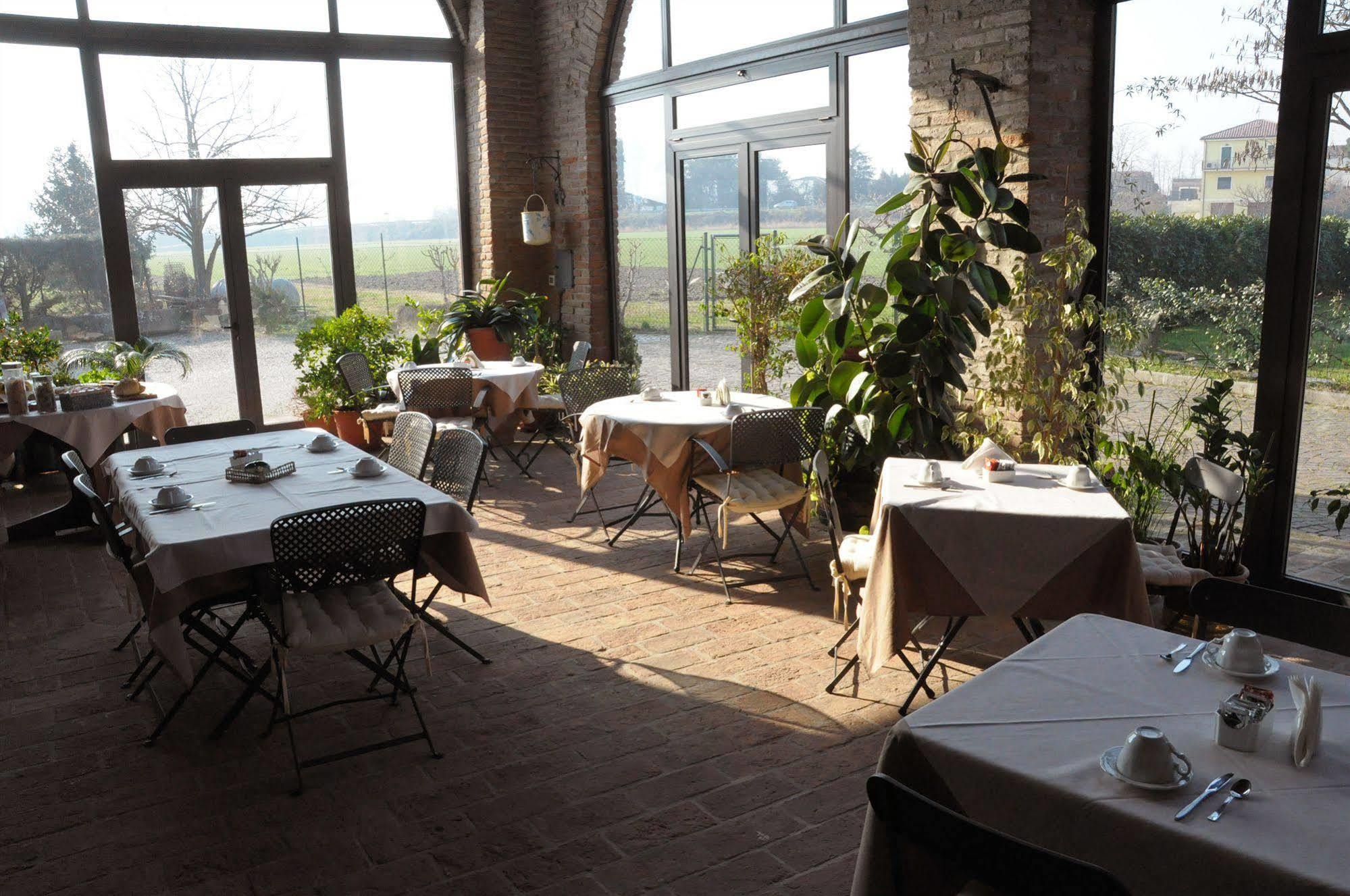 Agriturismo-R&B Corte Dei Gioghi فيرّارا المظهر الخارجي الصورة