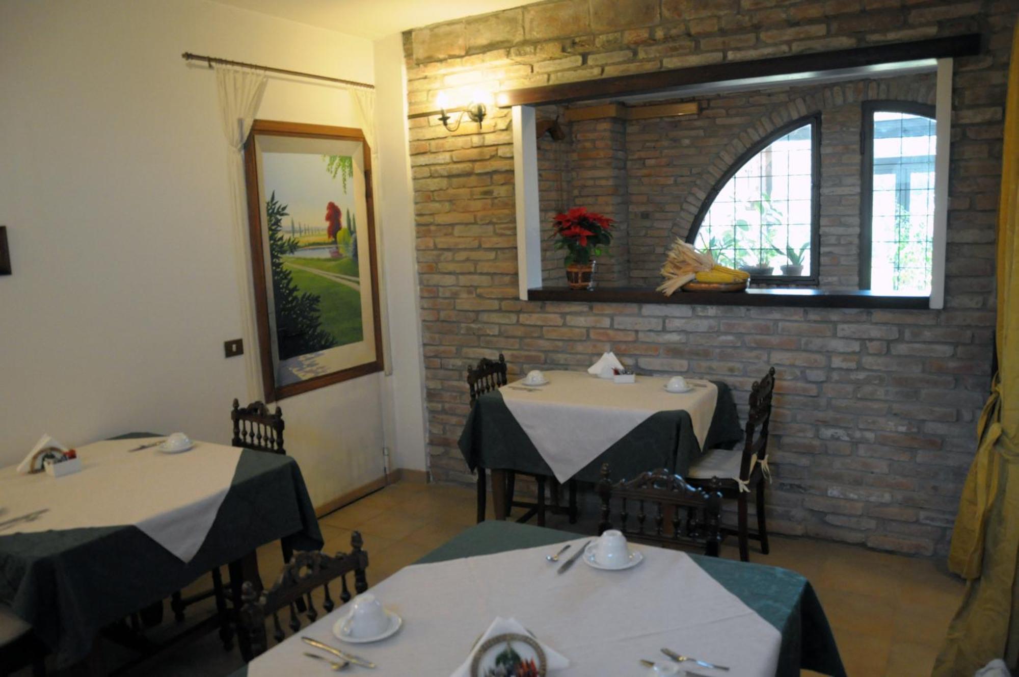 Agriturismo-R&B Corte Dei Gioghi فيرّارا المظهر الخارجي الصورة