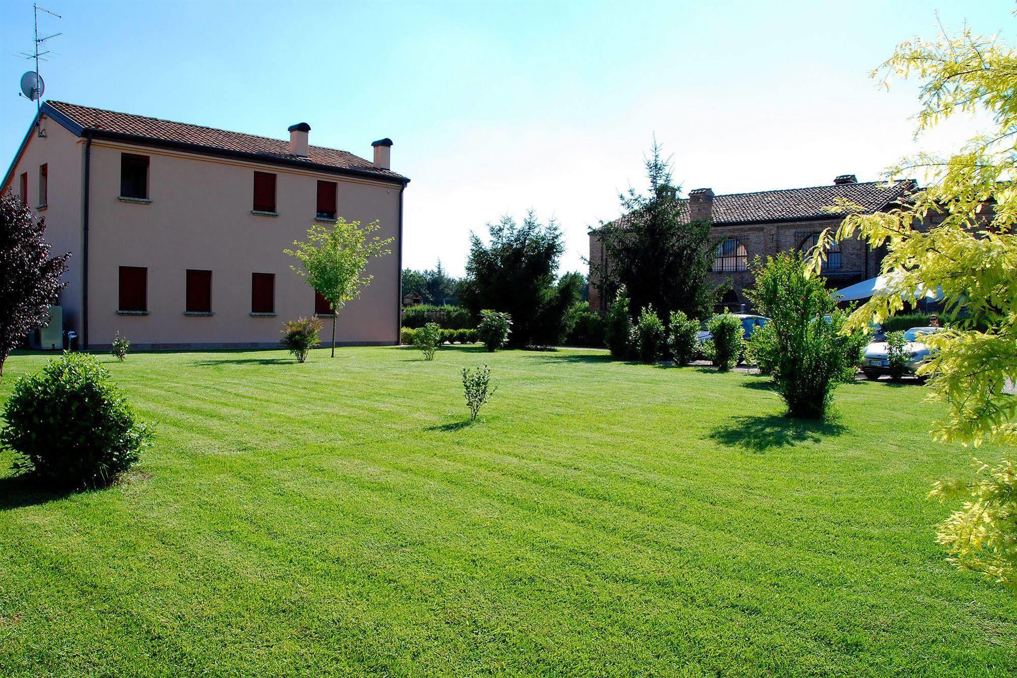 Agriturismo-R&B Corte Dei Gioghi فيرّارا المظهر الخارجي الصورة