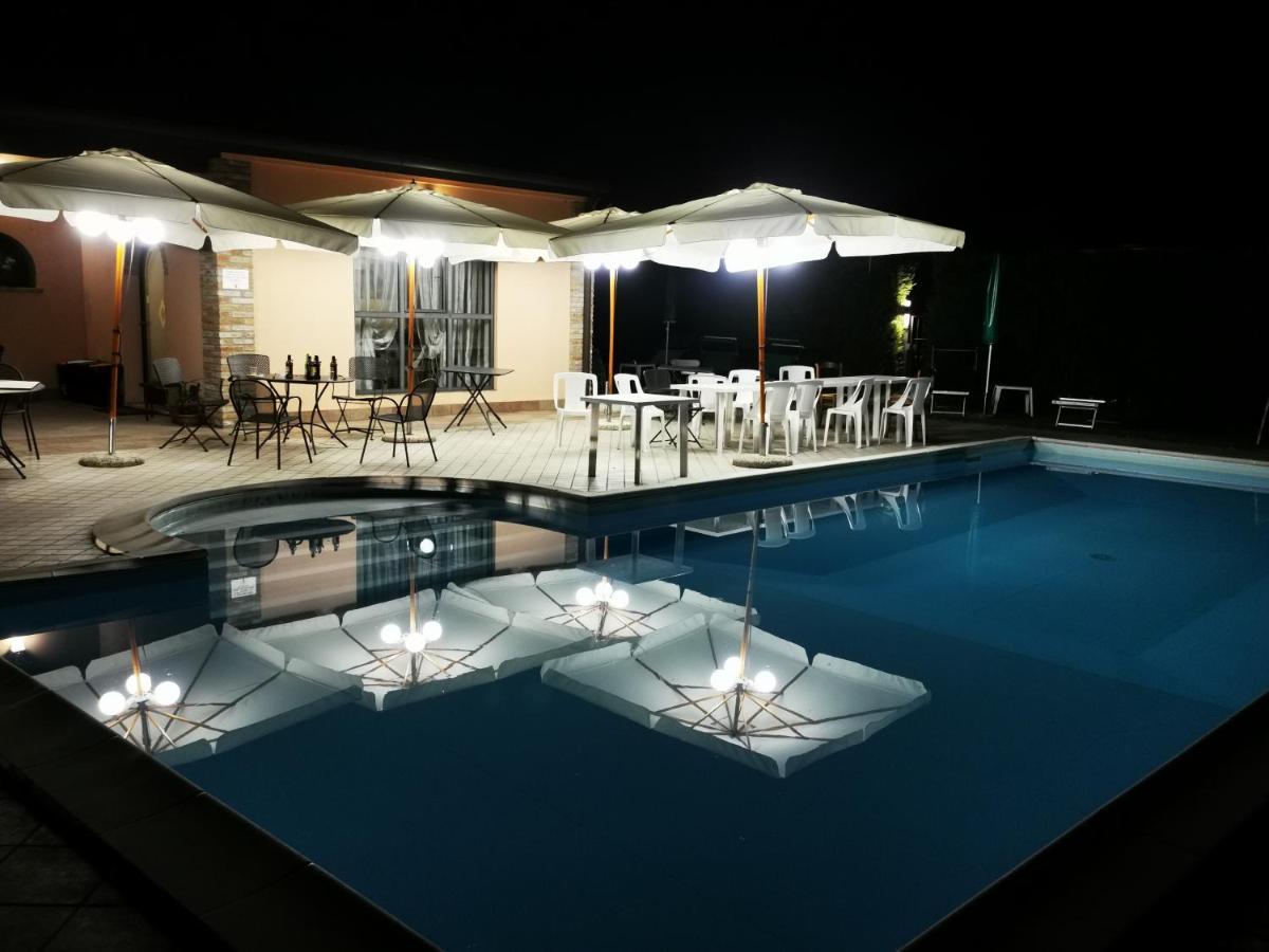 Agriturismo-R&B Corte Dei Gioghi فيرّارا المظهر الخارجي الصورة